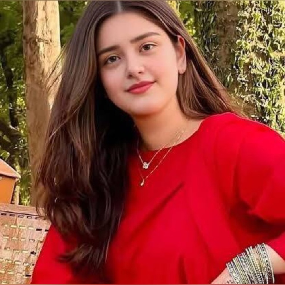 Meet your Posher, Luna